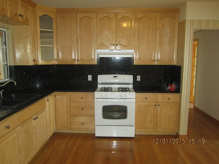 1230 Marion Dr — Photo 3