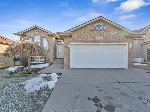 40 Sandy Lake Dr, Leamington, ON N8H 5K4