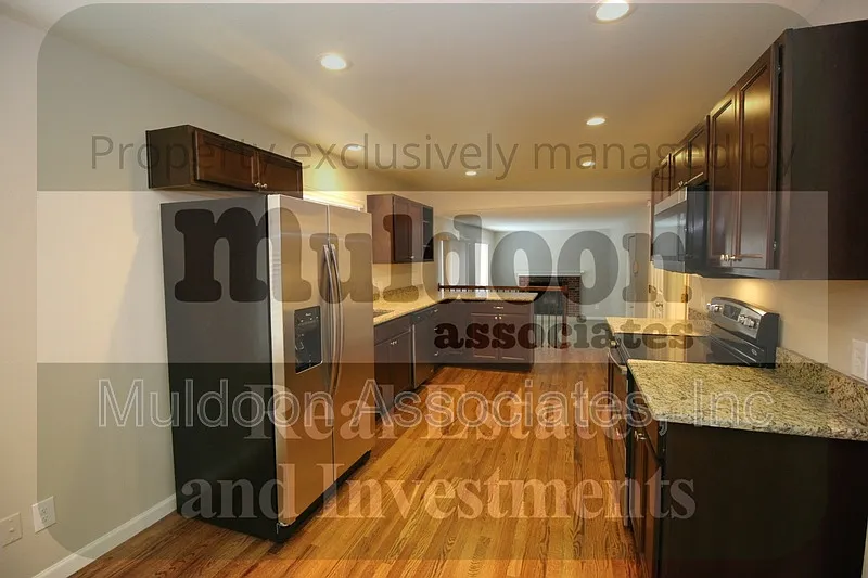 4 bed, 3.0 bath, 2045 sqft, $2,600 — Photo 3