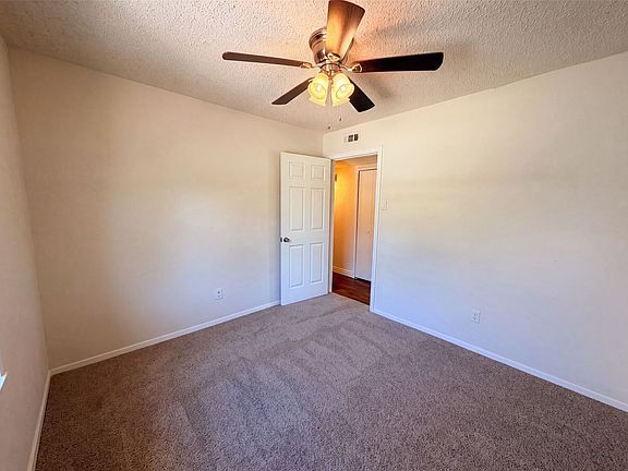 4th image of 414 Meadowhill Dr