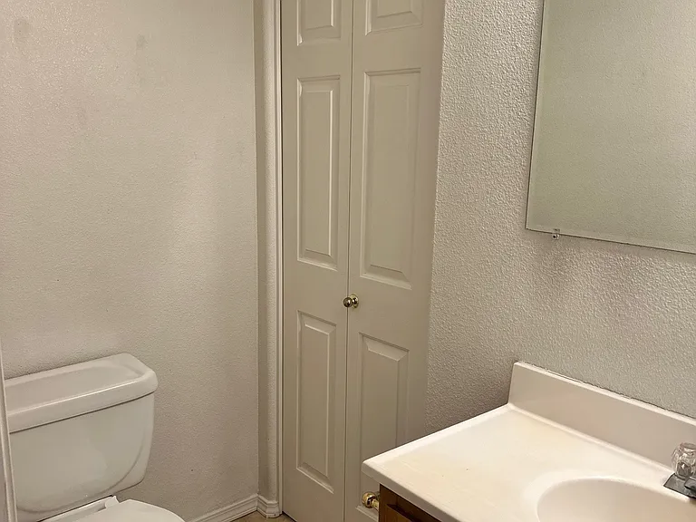 1/2 Bath1/2 Bathroom Down Stairs Down Stairs