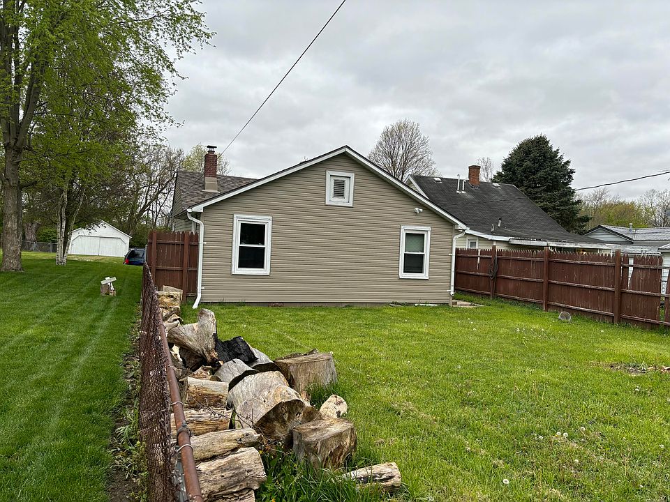 2nd image of 614 2nd St