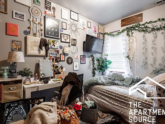 4th image of 905 W Belmont Ave APT 2R