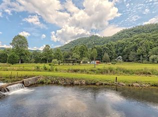 9596 Tusquittee Rd, Hayesville, NC 28904