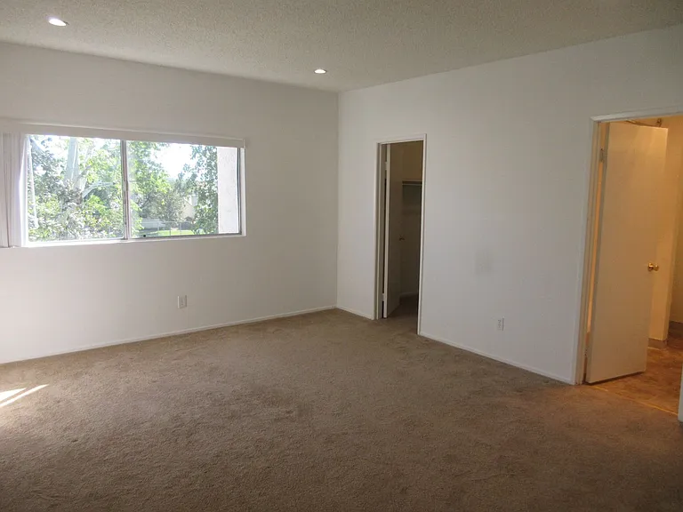 8865 Independence Ave #26 — Photo 7