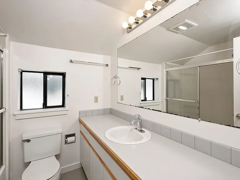 2216 Minor Ave E #2216A — Photo 5
