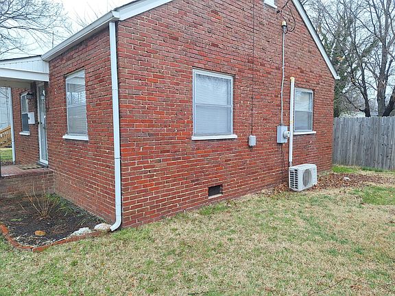 3rd image of 820 Tennessee St