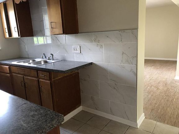 5th image of 1750 Cromwell Dr APT 2