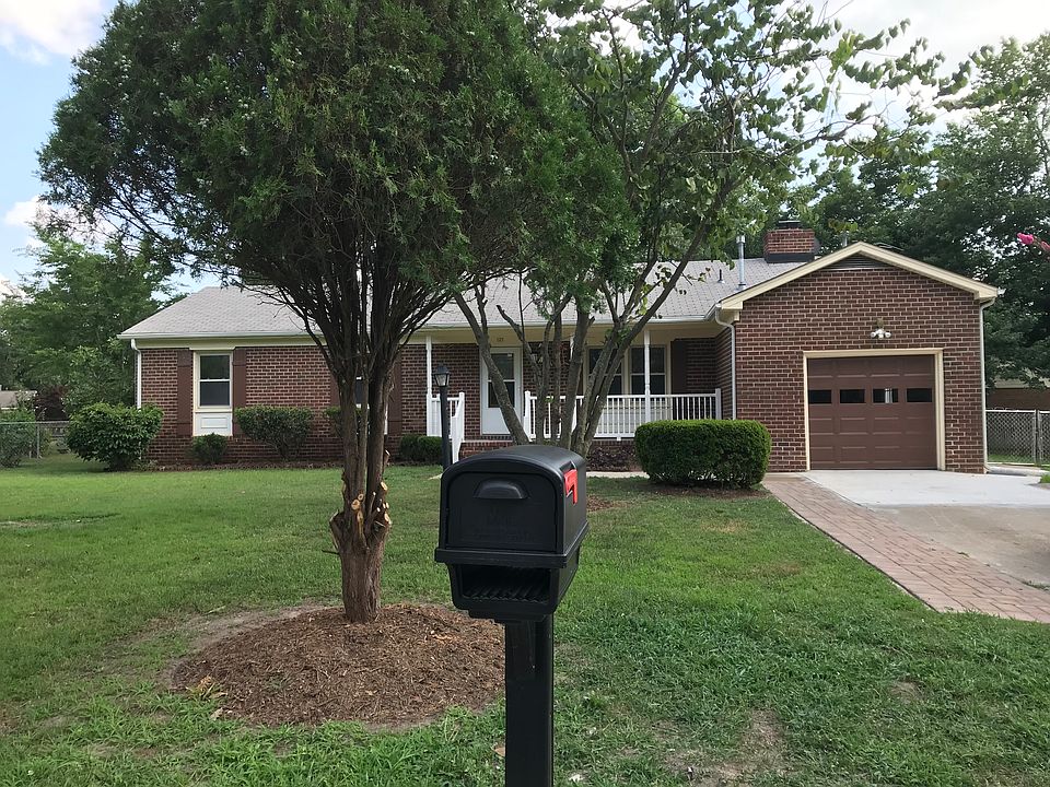 1st image of 121 Freemoor Dr