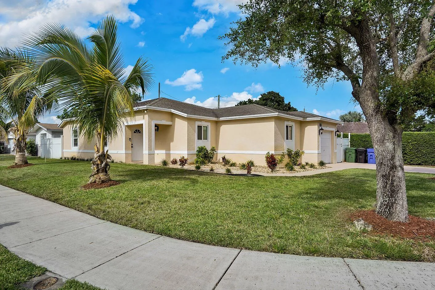 4 bed, 2.0 bath, 1479 sqft, $3,300 — Photo 2