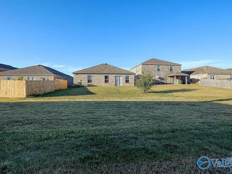 226 Abercorn Dr — Photo 13