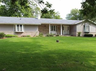 101 Plymouth Ct, Pekin, IL