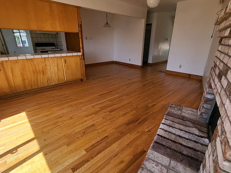 906 Balra Dr — Photo 17