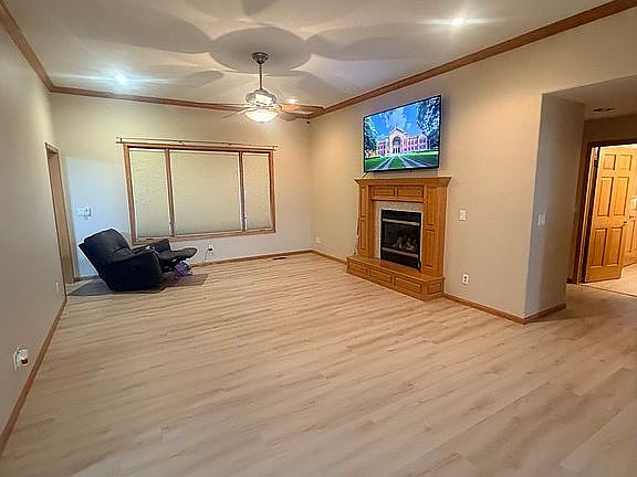2nd image of 401 Windsor Way