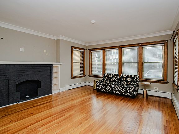 2nd image of 2810 W Lunt Ave
