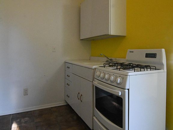 3rd image of 1103 W Huron St APT 1