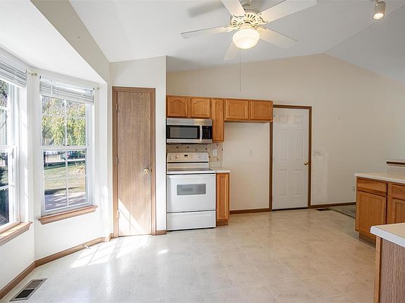 5th image of 355 Santa Cruz Dr
