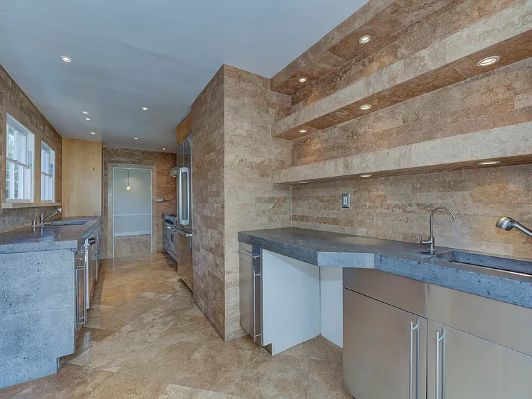 324 Flower St — Photo 18