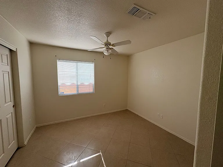 2133 W Roundwood Pl — Photo 15
