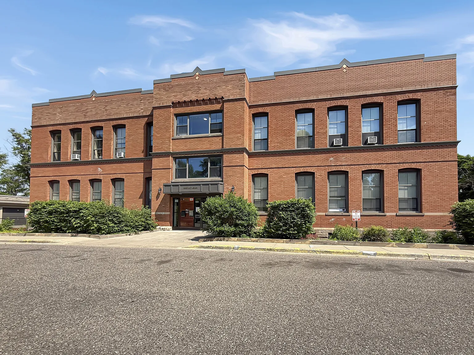 The Terraces/McLean — Photo 1