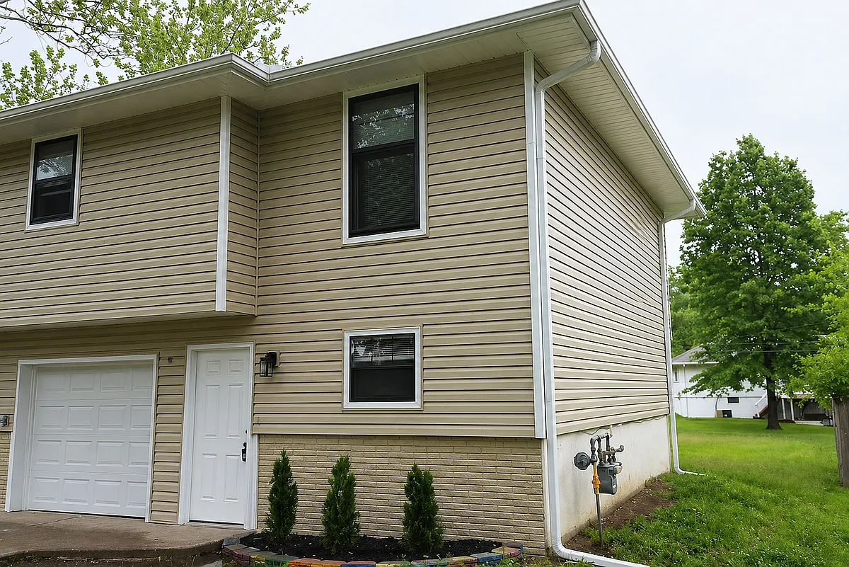 Building Photo - 707 SW Ward Rd #B