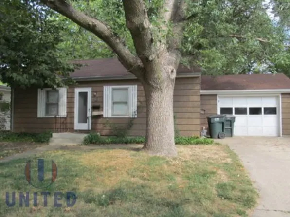 15 Perry Ln, Sioux City, IA 51104