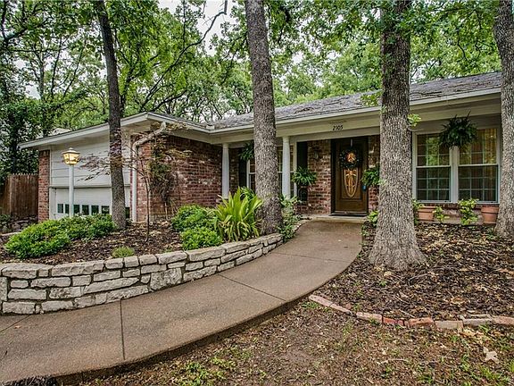 3rd image of 2105 Woodside Dr