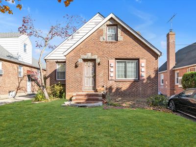 82-09 255th Street, Glen Oaks, NY, 11004