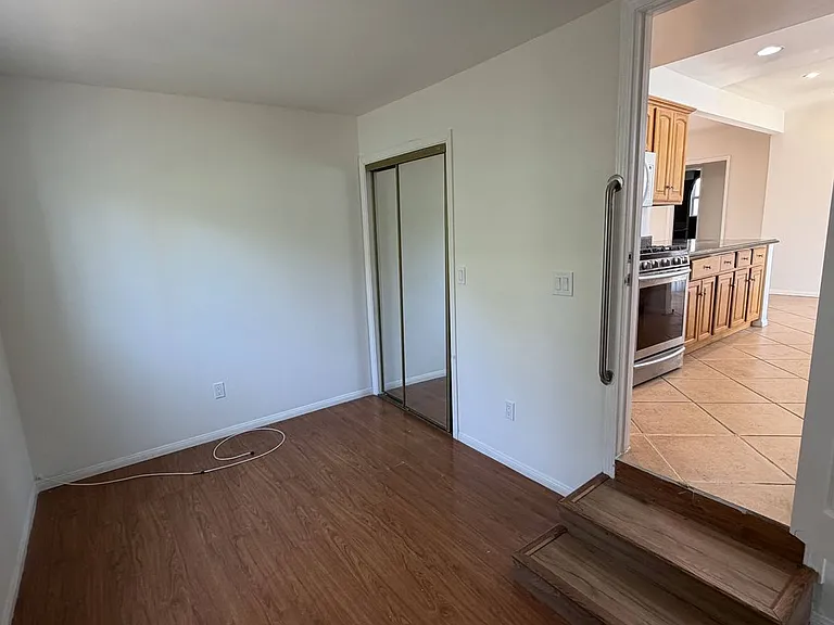 1104 N Frederic St — Photo 33