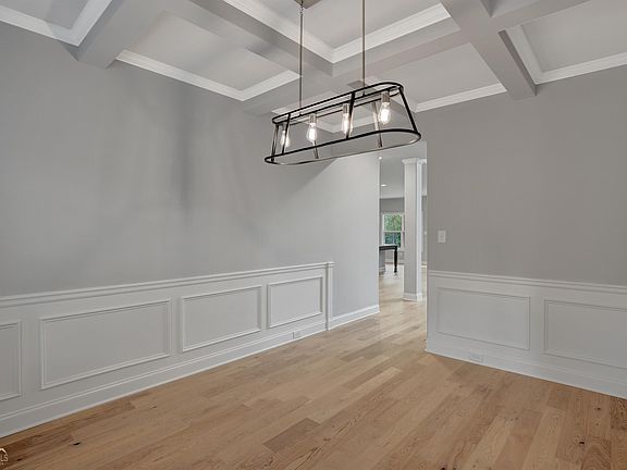 5th image of 395 Chasewood Ln