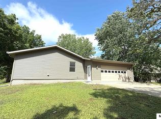 734 N Carolina Ave, Mason City, IA 50401