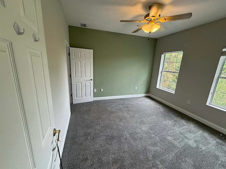 4500 Fairview Ave — Photo 5