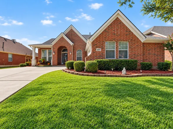 6869 Cape Cod Dr, Grand Prairie, TX 75054