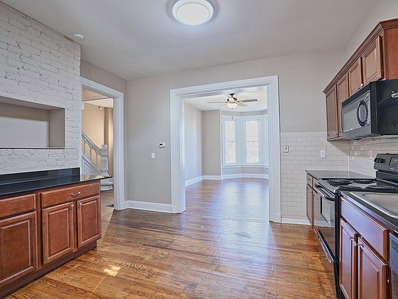 4th image of 1907 Mentor Ave