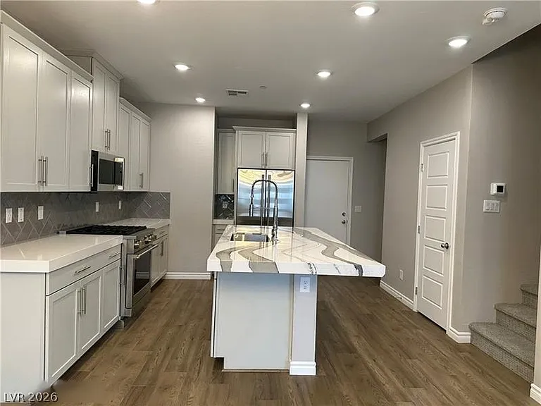 600 N Carriage Hill Dr #1043 — Photo 8