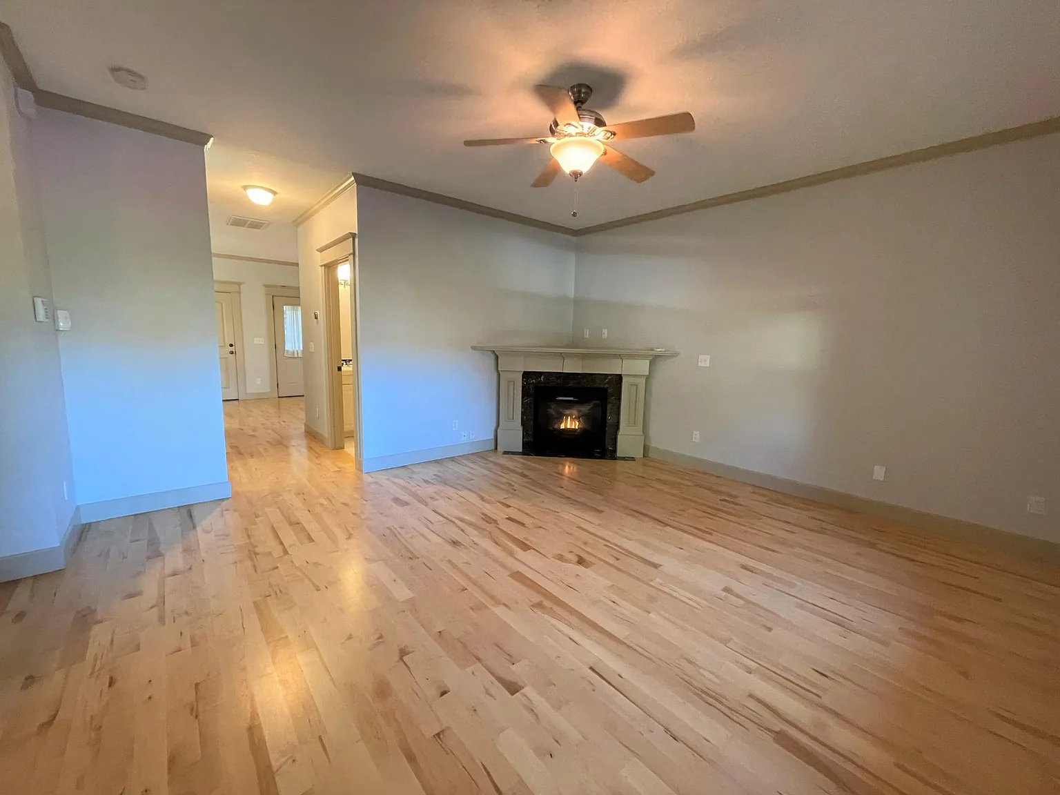 4 bed, 2.5 bath, 1800 sqft, $3,485 — Photo 4