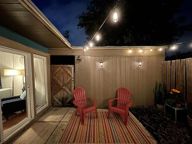 418 Ira Ave — Photo 28