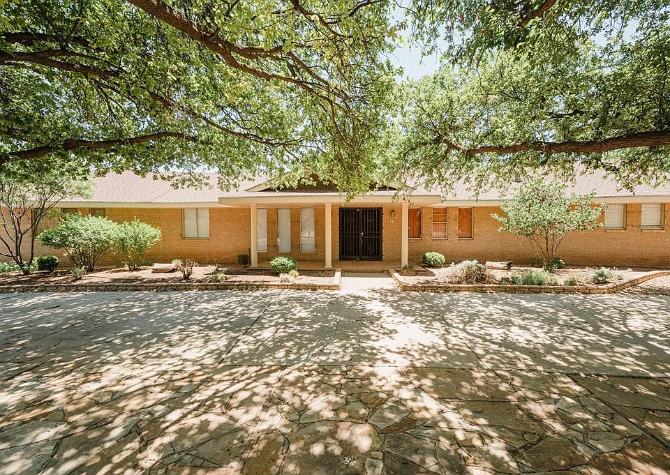 1st image of 15 Knoll Cir