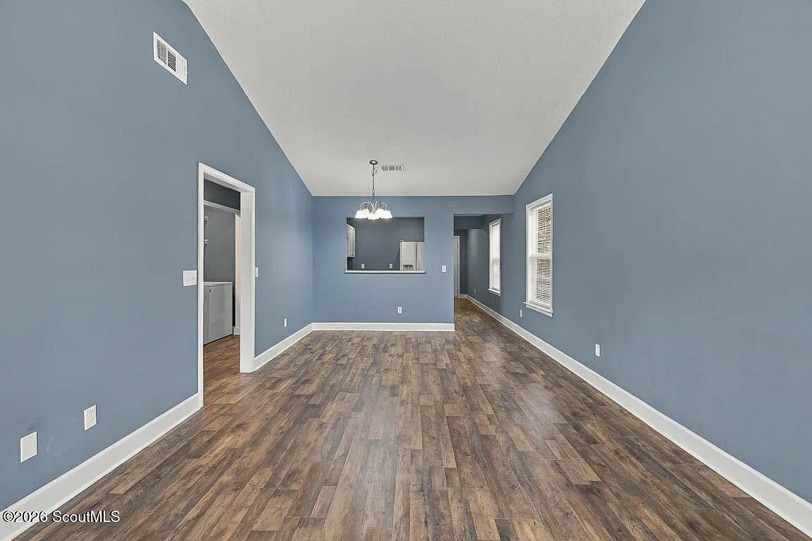 3 bed, 2.0 bath, 1235 sqft, $1,595 — Photo 3