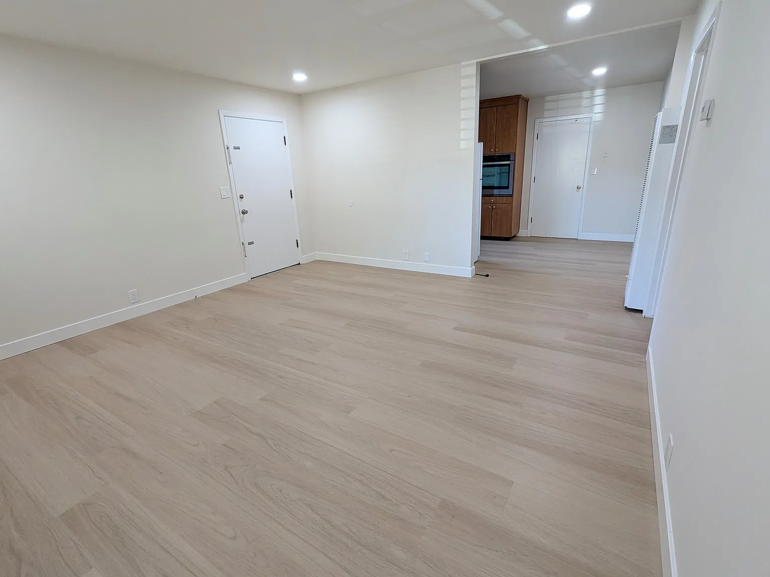 2 bed, 780 sqft, $3,400 — Photo 2