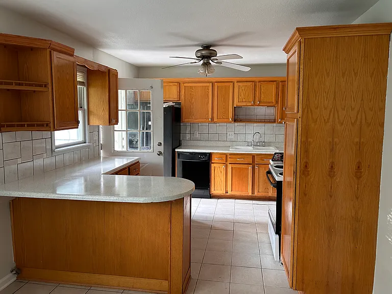 13318 Donnelly Ave — Photo 4