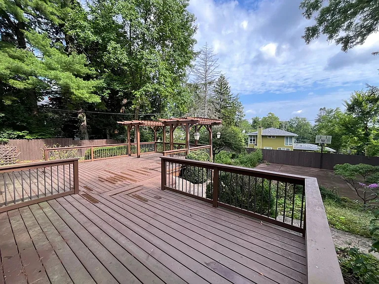 1209 E University St — Photo 32