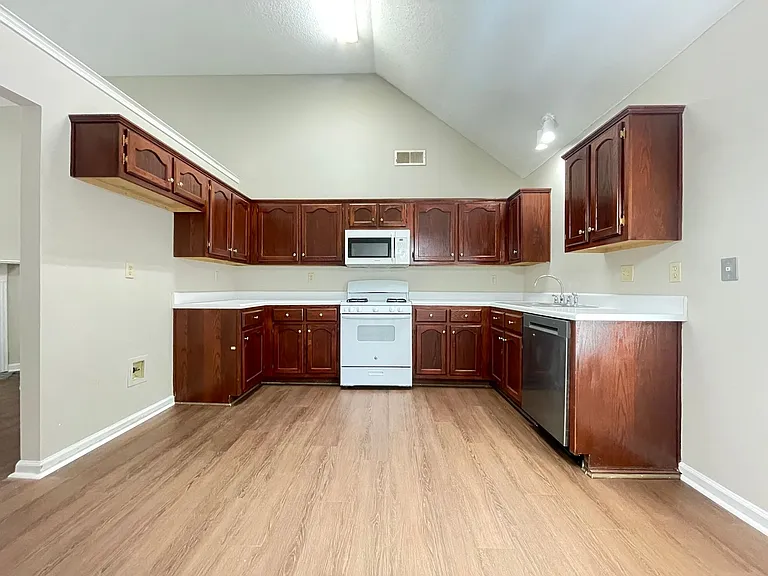 371 Alex Cv — Photo 3