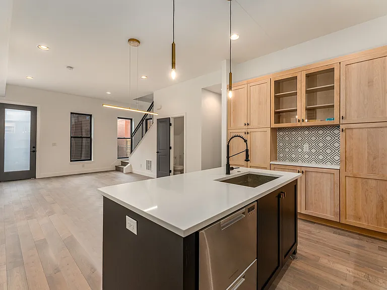 2323 Stout St — Photo 10