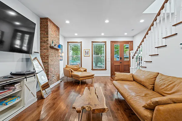 Sold by Compass | media 1