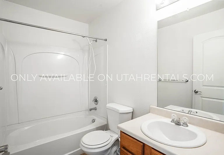 215 S 1050 W — Photo 24