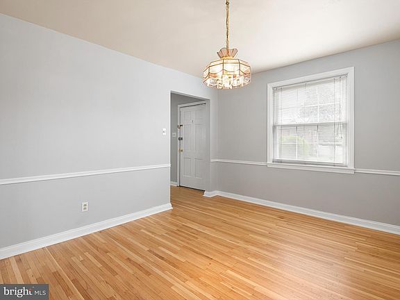 4th image of 243 Bryn Mawr Ave