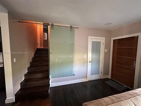 5th image of 101 NE 122nd St