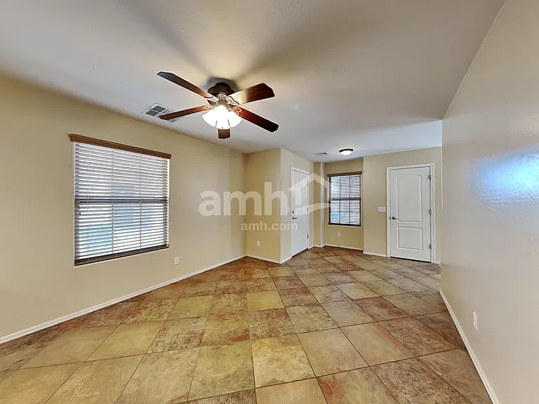 2727 E Bart St — Photo 8