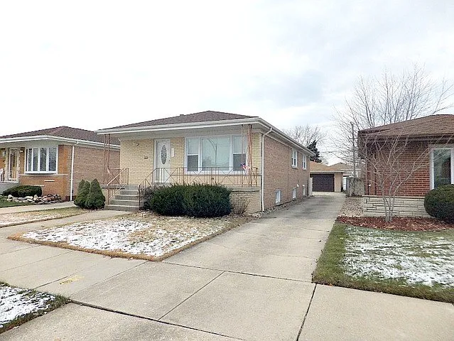 8053 S Kolin Ave photo 1